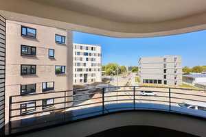 Traumhafte 2-Zimmer Penthouse-Wohnung in Heilbronn Hochgelegen mit Einbauküche – Manfred-Weinmann-Ring 10, 74078 Heilbronn – Vorschaubild 3