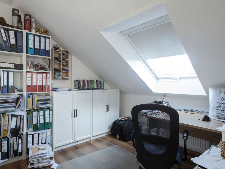 Arbeitszimmer neben Bad.jpg