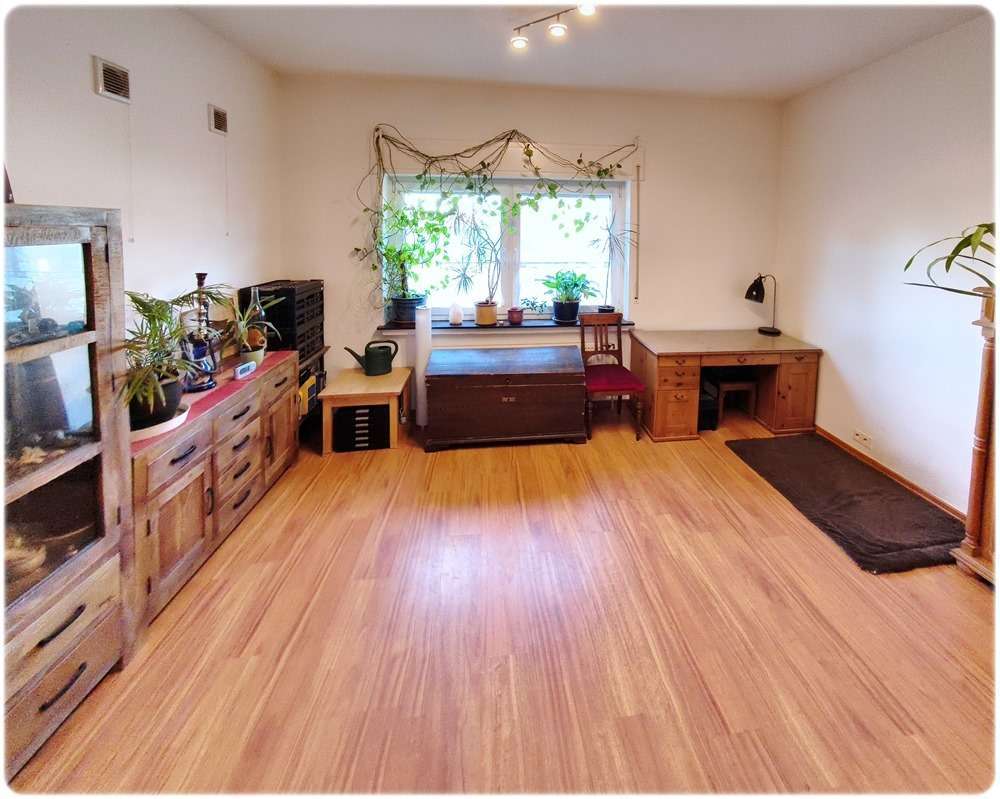 Immobilie in Lehrte - Lehrte-Röddensen: Perfekt für Familien – 2 Wohnungen auf 3 Etagen laden zum gemeinsamen Leben ein! - Bild 11