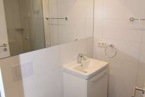 Nur noch einziehen! Komplett möbliertes 1-Zi.-Apartment im "Turm" eines eleganten Apartmenthauses! – Nagahama-Allee 76, 86153 Am Schäfflerbach, Augsburg – Vorschaubild 4