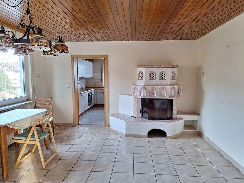 Immobilie in Oberderdingen - Freistehendes, geräumiges Wohnhaus mit Garagen in sehr schöner Randlage - Bild 2