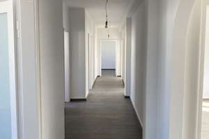 Großzügige familiengerechte neu renovierte  4 - Zimmer- Wohnung Nähe Fußgängerzone, Westliche 104