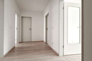3-ZI Wohnung mit BALKON und TIEFGARAGE! – Uhlandstraße 32, 9130 Sonnenberg, Chemnitz – Vorschaubild 2