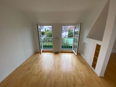 Renovierte 2,5-Raum-Dachgeschosswohnung mit Einbauküche in Leonberg
