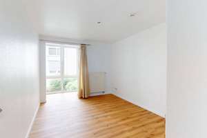Lichtdurchflutetes Wohnglück: 2-Zimmer-Wohnung mit vollverglastem Erker & Tageslichtbad – Brüggemannstraße 4, 52072 Ponttor, Aachen – Vorschaubild 3