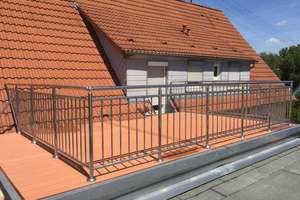 Schöne helle, sonnige 3,5 Zi.  (+ 1 HWR oder Büro) DG- Wohnung mit Klimaanlage