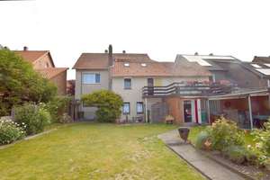 Viel Platz + schöner Garten: Großes Zweifamilienhaus mit 8 Zimmern, Keller + Garage. – Die vollständige Adresse der Immobilie erhältst du vom Anbieter., 31246 Lahstedt – Vorschaubild 2