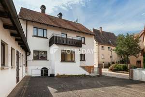 Großzügiges Einfamilienhaus mit Kamin, Balkon, Garage und großem Gestaltungspotenzial in Schönbrunn