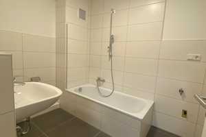 Komplett sanierte 3 ZKB mit Balkon, Industrieparkett und Wohnküche in stilvollem Altbau! – Mannheim – Vorschaubild 9