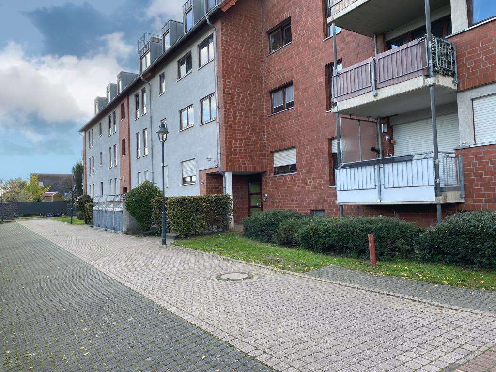 Vermietete Dachgeschosswohnung mit Balkon und Stellplatz