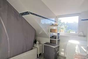 Traumhafte Dachgeschosswohnung mit Dachterrasse und EBK in Milbertshofen – Piccoloministr. 2, 80807 Milbertshofen, München – Vorschaubild 14