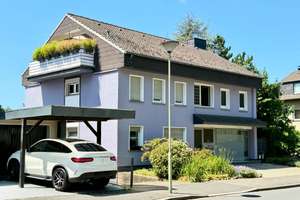 SONNIGE DACHGESCHOSSWOHNUNG MIT BALKON UND GARAGE !!!