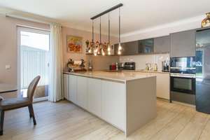 Wohnen auf 178 m²: Großzügige Erdgeschosswohnung mit sonnigen Terrassen in Trudering – Die vollständige Adresse der Immobilie erhältst du vom Anbieter., 81827 Waldtrudering, München – Vorschaubild 5
