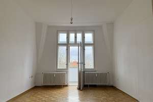 Wohnen im Dachgeschoß in einer wunderbaren Stadtvilla - eine Altbau-Perle!