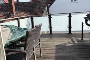 Teilmöbelierte gehobene 2-Zimmer-Wohnung in Zuffenhausen mit Dachterrasse  und Bühne