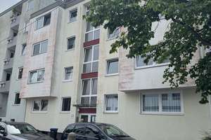 Anfragen nur per E-Mail. 2-Zimmer-Wohnung mit Loggia und Einbauküche