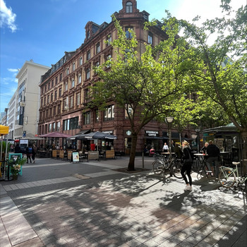 Hochwertige Altbauflächen direkt an der Börse