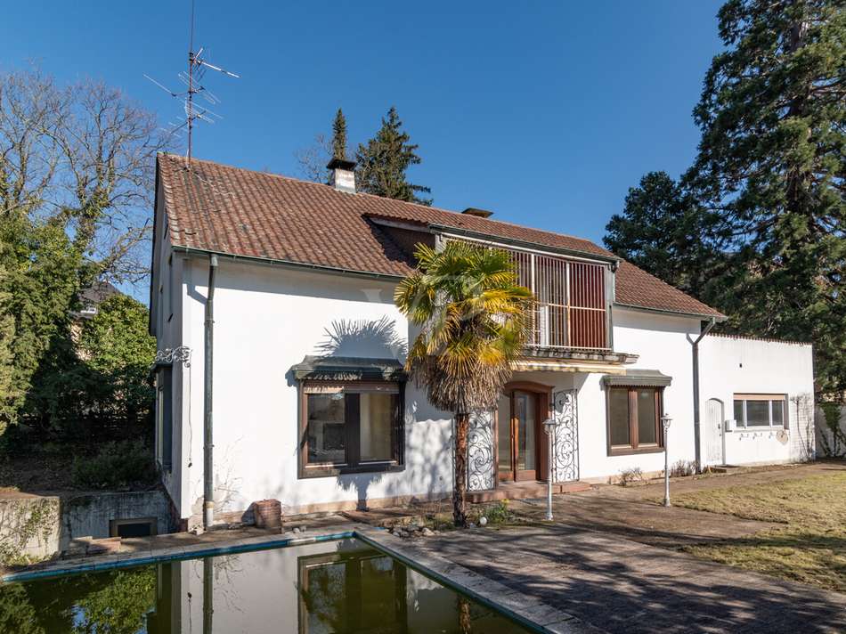 Südseite mit Pool