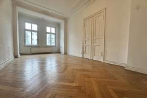 Renovierungsbedürftige 5,5 Zimmer-Wohnung zum Kauf mit Balkon in Berlin – Die vollständige Adresse der Immobilie erhältst du vom Anbieter., 10627 Charlottenburg, Berlin – Vorschaubild 2