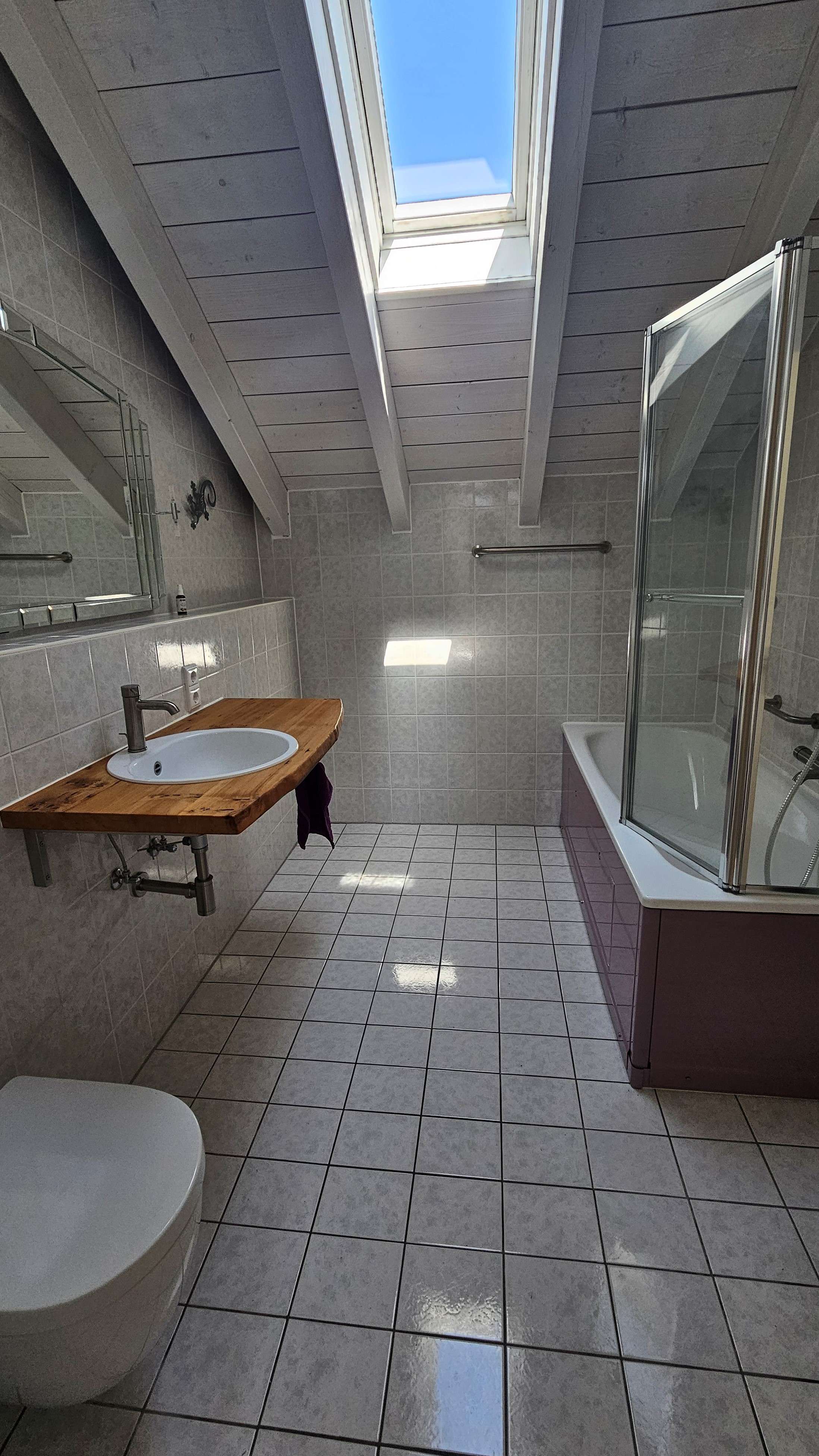 Immobilie in Neubiberg - Traumhafte Behaglichkeit unterm Dach - Bild 1