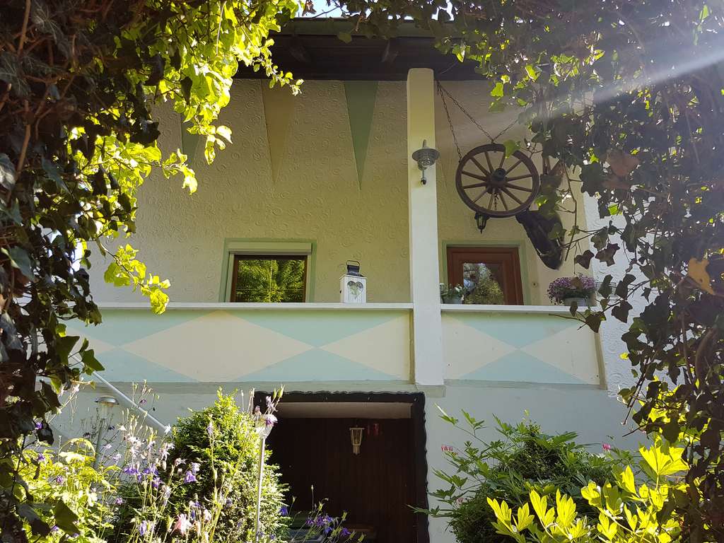 Immobilie in Bodenkirchen - Einfamilienhaus mit Potential auf 746 m² Grundstück - Bild 1