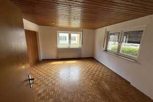 Selten am Markt!
Großzügiges bezugsfreies Zweifamilienwohnhaus mit drei Garagen!! – Ostalbkreis – Vorschaubild 5