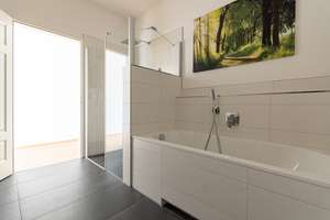Sonnige & hochwertige 4 Zimmer mit drei Balkonen | Kamin | Parkett | Fußbodenheizung | Aufzug – Die vollständige Adresse der Immobilie erhältst du vom Anbieter., 4105 Zentrum-Nord, Leipzig – Vorschaubild 13