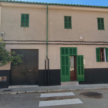 Haus im mallorquinischen Stil mit 292 m² Wohnfläche und einer schönen Gartenterrasse