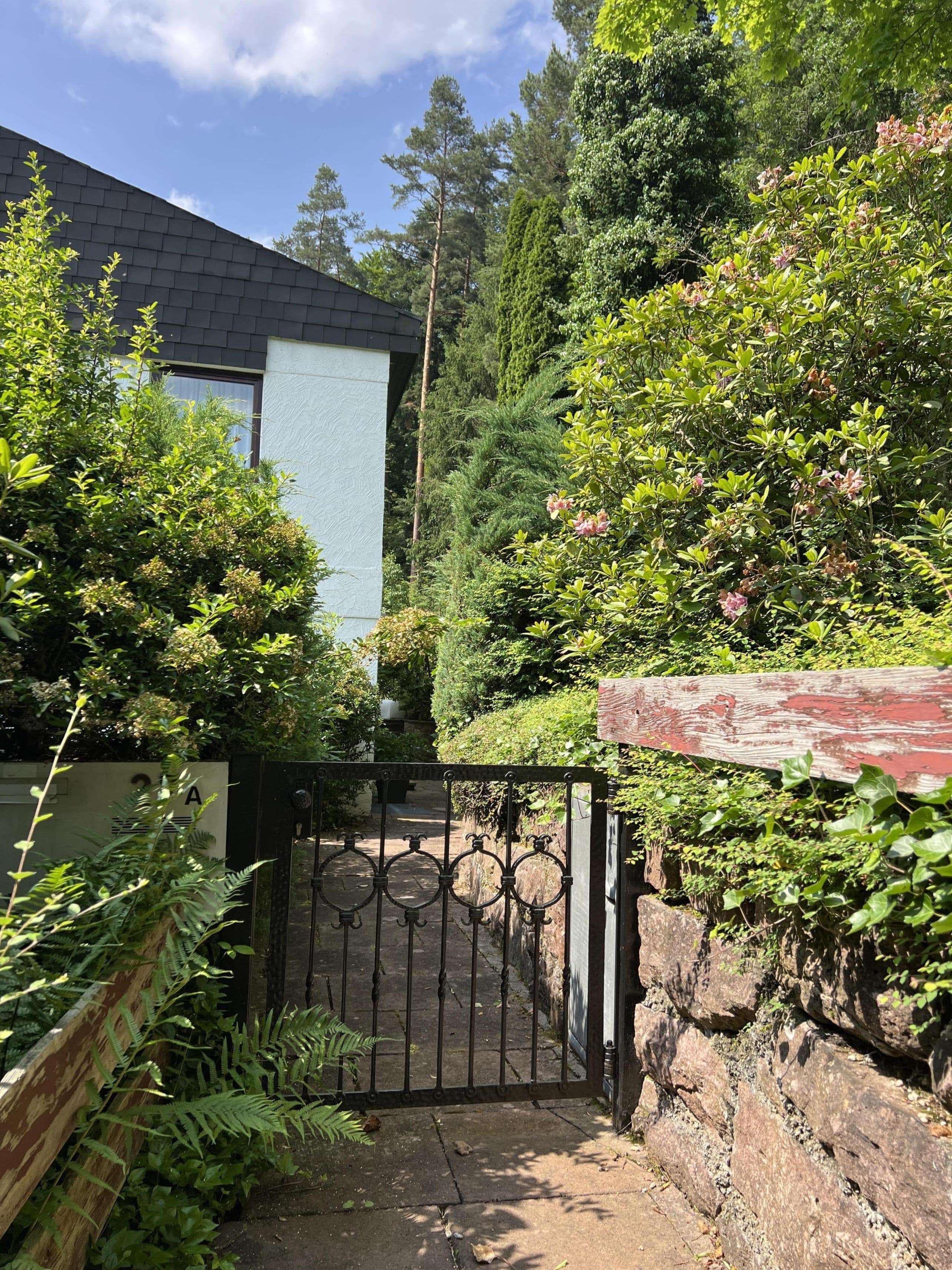 Attraktive Dachgeschosswohnung mit Entwicklungspotenzial in Bestlage von Bad Liebenzell, Calw Kreis – Bild 2