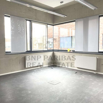 "Nessie" im Gewerbepark TRIOTOP