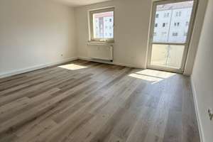 neu renovierte 2-Zi.-Whg. mit Balkon *  ruhige Lage * 52 m² – Feselenstr. 28, 85053 Südost, Ingolstadt – Vorschaubild 2