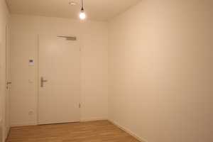 Geschmackvolle 4-Raum-Wohnung mit gehobener Innenausstattung mit Einbauküche in Berlin Weißensee