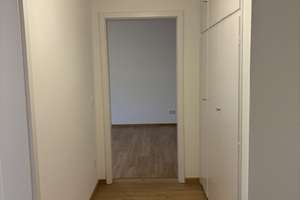 Schöne helle, 2-Zimmer-Wohnung mit Balkon – Alpenrosenstr. 22, 86179 Haunstetten-Ost, Augsburg – Vorschaubild 2