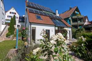 Individuelles 4,5-Zimmer-Zweifamilienhaus mit EBK in Blaustein – Schönherrstr. 9, 89134 Alb-Donau-Kreis – Vorschaubild 1