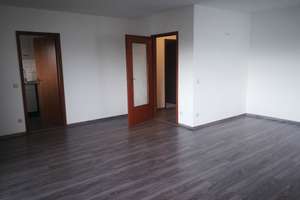 Gemütliche 1-Zimmer-Wohnung mit EBK, Balkon & Tiefgarage – Fußläufig zum Einkaufszentrum