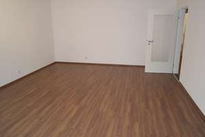 Schöne, helle 2 Zimmer-Wohnung mit Balkon und Einbauküche in ruhiger, zentraler Lage! – Ottweilerstr. 1, 40476 Derendorf, Düsseldorf – Vorschaubild 2