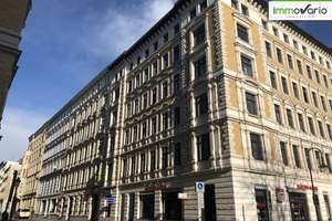 Schöne 2-Raum-Dachgeschosswohnung in der Altstadt mit Tageslichtbad und Balkon mit Blick auf den Dom – Einsteinstraße 1, 39104 Altstadt, Magdeburg – Vorschaubild 2