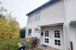 RESERVIERT!!! Sanierungsbedürftiges Reihenendhaus mit Garage in guter Lage von Burgdorf zu Verkaufen – Im Wiesengrund 31, 31303 Hannover (Kreis) – Vorschaubild 1