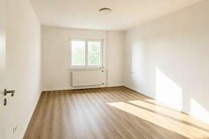 Erstbezug nach Sanierung: Helle 3-Zimmer-Wohnung mit drei Balkonen in Weilimdorf
