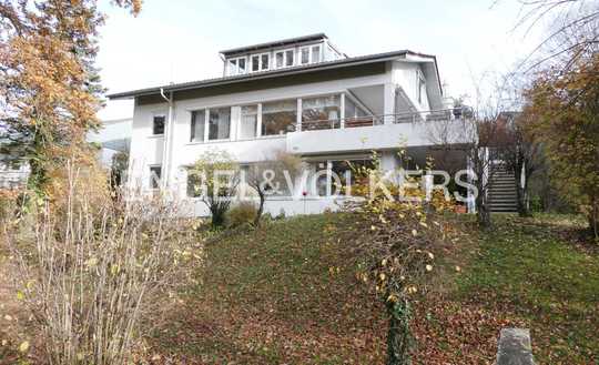 Schickes Breitling-Haus mit Gartenparadies in herrlicher Lage • Drei Wohneinheiten für individuel...