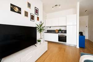 Exklusive Wohnung in Berlin-Mitte | 2 Zimmer | Balkon | Möbliert | Sofort bezugsfertig | Blick auf d – Die vollständige Adresse der Immobilie erhältst du vom Anbieter., 10115 Mitte (Ortsteil), Berlin – Vorschaubild 3