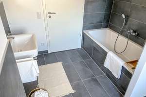 Lichtdurchflutete 4-Zi. Traumwohnung mit Einbauküche, 2 Bädern & großem Balkon,Tiefgarage und Keller – Lehrberger Str. 56, 90431 Gaismannshof, Nürnberg – Vorschaubild 10
