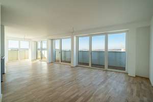 Lichtdurchflutete Dreizimmerwohnung mit Bad und Gäste-WC, großem Balkon und Einbauküche