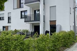 Moderne 2-Zimmer-Erdgeschosswohnung mit Garten in Allach, München