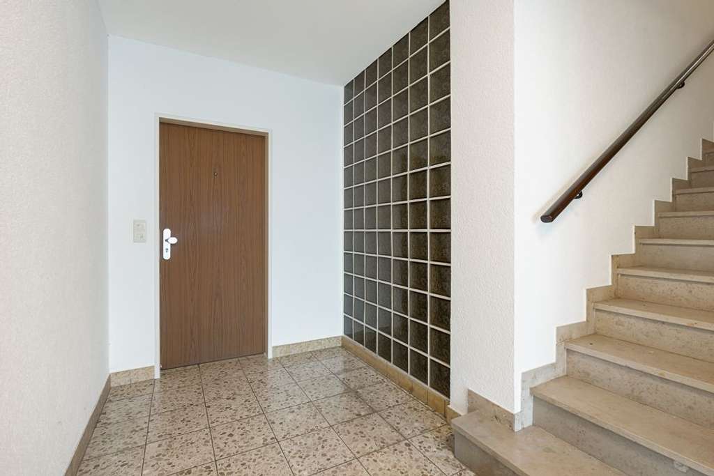 Immobilie in Mörfelden-Walldorf - Zentrumnah in Walldorf: Barrierearme 2-Zi.-Wohnung zum Selbstgestalten mit bester Verkehrsanbindung - Bild 1