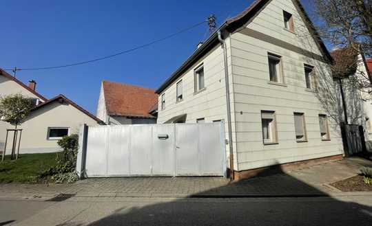 Einfamilienhaus mit Scheune in Feldrandlage