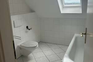 Wohnen mit Charakter: 2-Zimmer-Dachgeschosswohnung in Wiesbaden – Hollerbornstraße 77, 65197 Rheingauviertel / Hollerborn, Wiesbaden – Vorschaubild 3