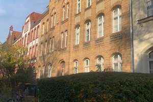 Sonnige 2-Zimmer-DG-Wohnung mit EBK und Loggia (WE 7) – Räuschstraße 13, 13509 Borsigwalde, Berlin – Vorschaubild 1