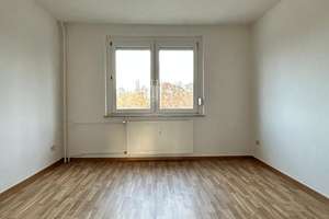 Ruhig gelegene 3-Raum Wohnung mit Balkon – Friedrich-Ludwig-Jahn-Straße 21, 39240 Calbe (Saale) – Vorschaubild 4