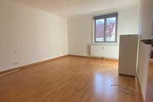 Helles Studenten-Zimmer in EG-wohnung in Stuttgart – Stuttgart – Vorschaubild 1